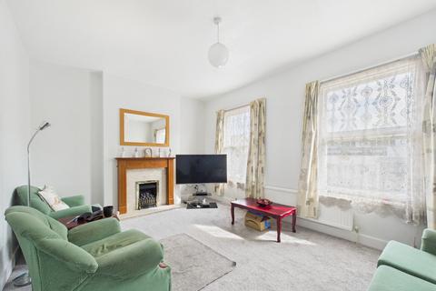 2 bedroom flat to rent, Elmers End Road, Beckenham, Kent, BR3