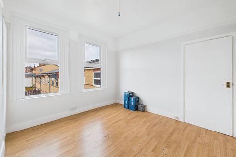 2 bedroom flat to rent, Elmers End Road, Beckenham, Kent, BR3
