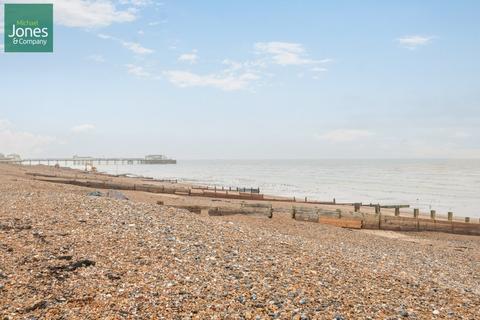 Studio to rent, Rowlands Road, Worthing, West Sussex, BN11