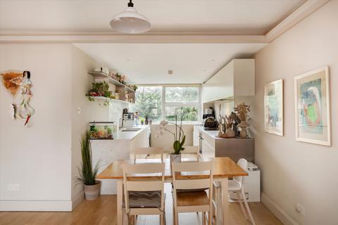 3 bedroom flat for sale, Gloucester Avenue, London, NW1