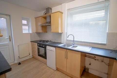 3 bedroom semi-detached house to rent, Glenwood Avenue, Wollaton, Nottingham, NG8