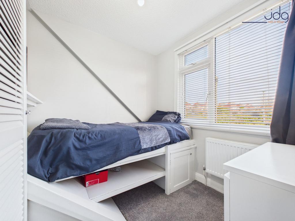 Single Bedroom/Office with built in storage and...