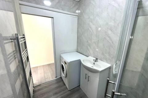 2 bedroom house to rent, 138 Coldharbour Lane, Hayes
