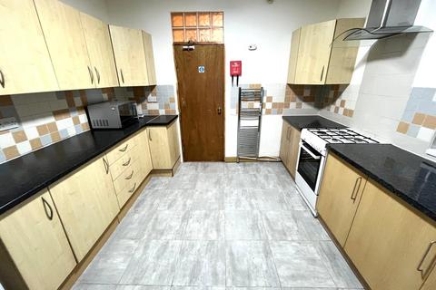 7 bedroom terraced house to rent, Hamilton Road, Manchester M13
