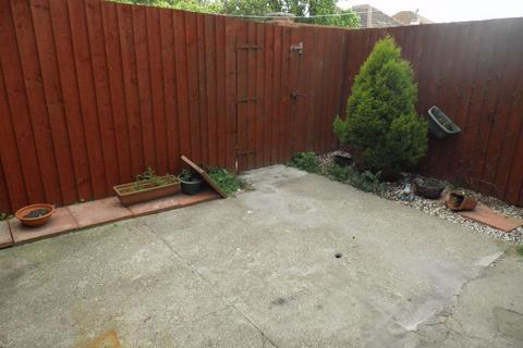 3 bedroom end of terrace house to rent, Chestnut Avenue, WITHERNSEA
