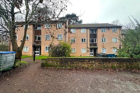 2 bedroom flat to rent, The Oaks, Hampshire SO19