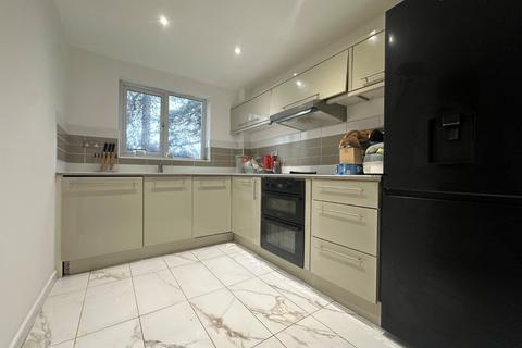 2 bedroom flat to rent, The Oaks, Hampshire SO19