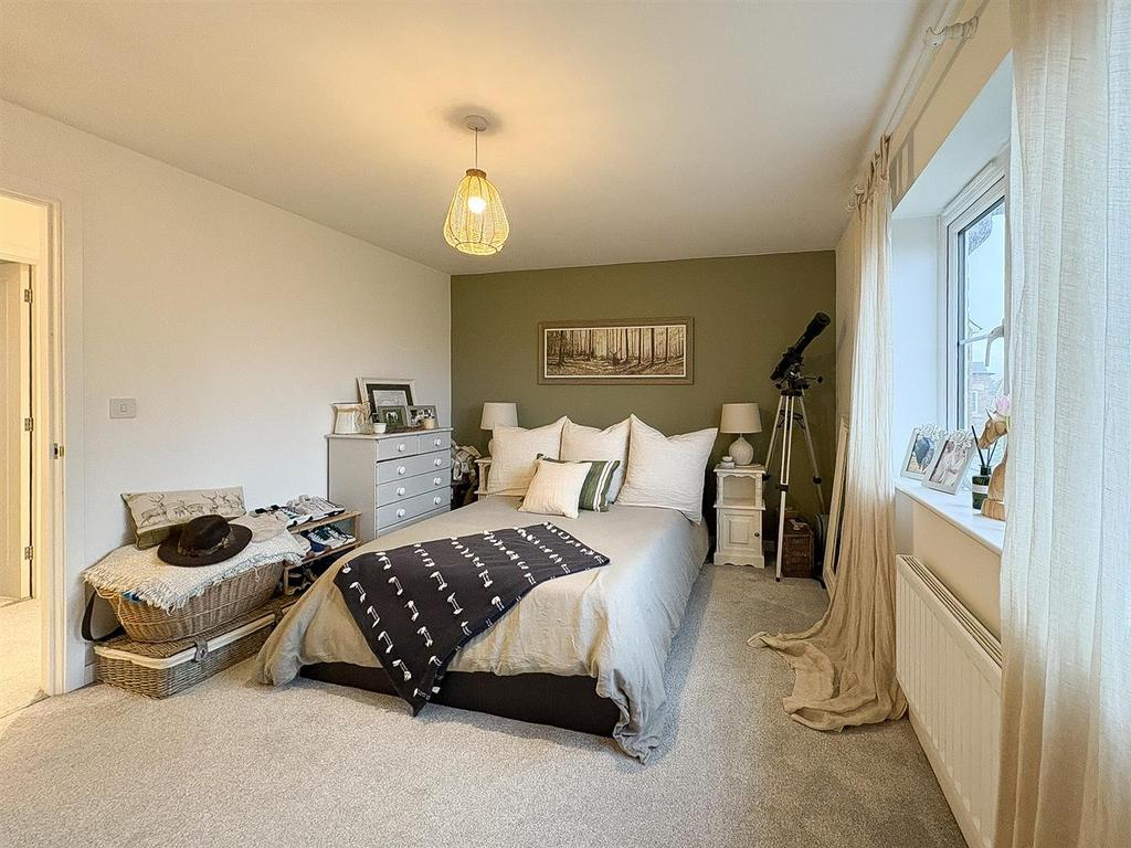 Bedroom 2-2.jpg