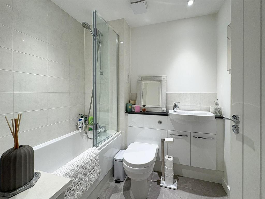 Bathroom.jpg
