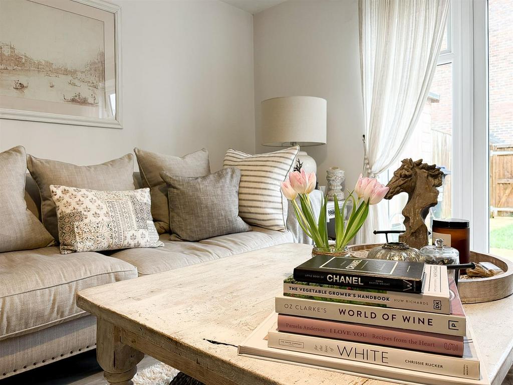 Living room-2.jpg