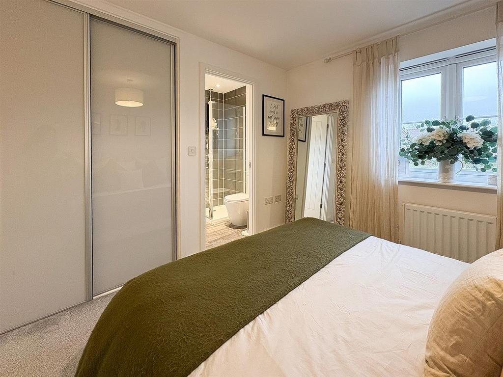 Bedroom 1-5.jpg