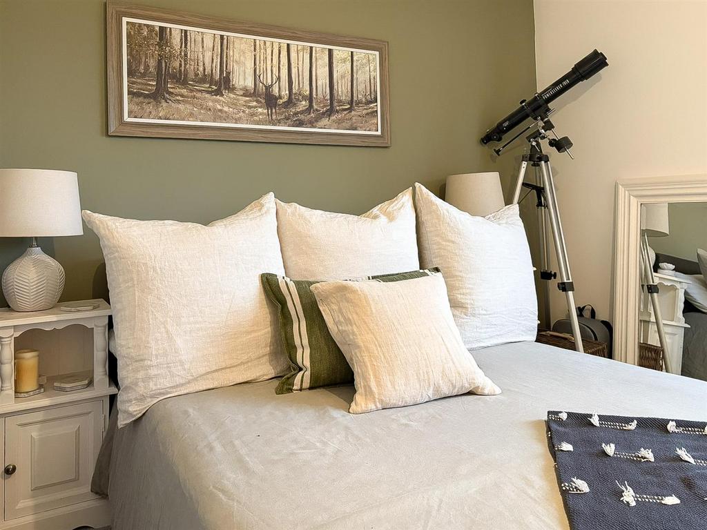 Bedroom 2-1.jpg