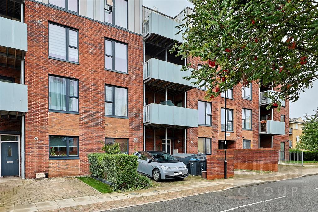 GI9 A68713 Potash House 1 Canning Sq Enfield EB1 4 B