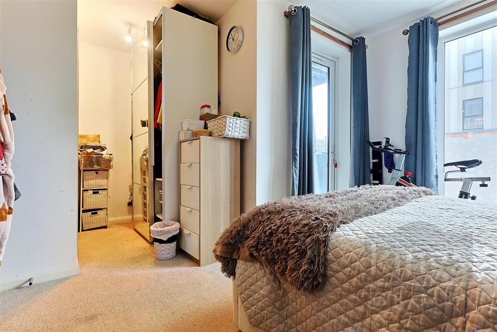 GI9 A68633 Potash House 1 Canning Sq Enfield EB1 4 B