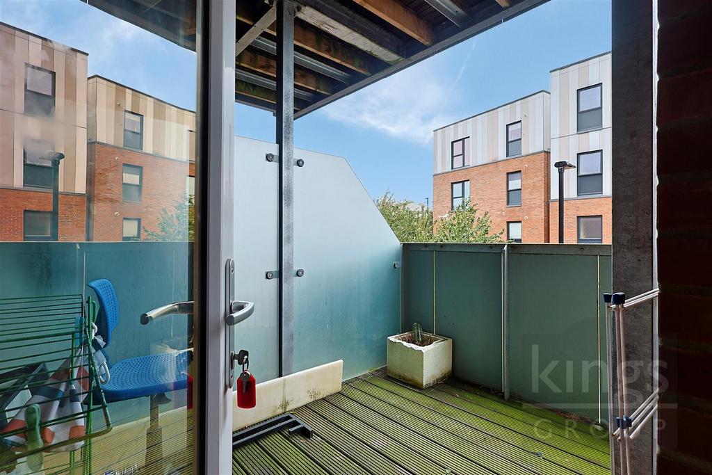GI9 A68313 Potash House 1 Canning Sq Enfield EB1 4 B