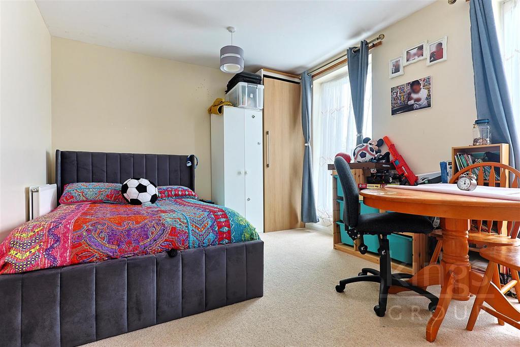 GI9 A67673 Potash House 1 Canning Sq Enfield EB1 4 B