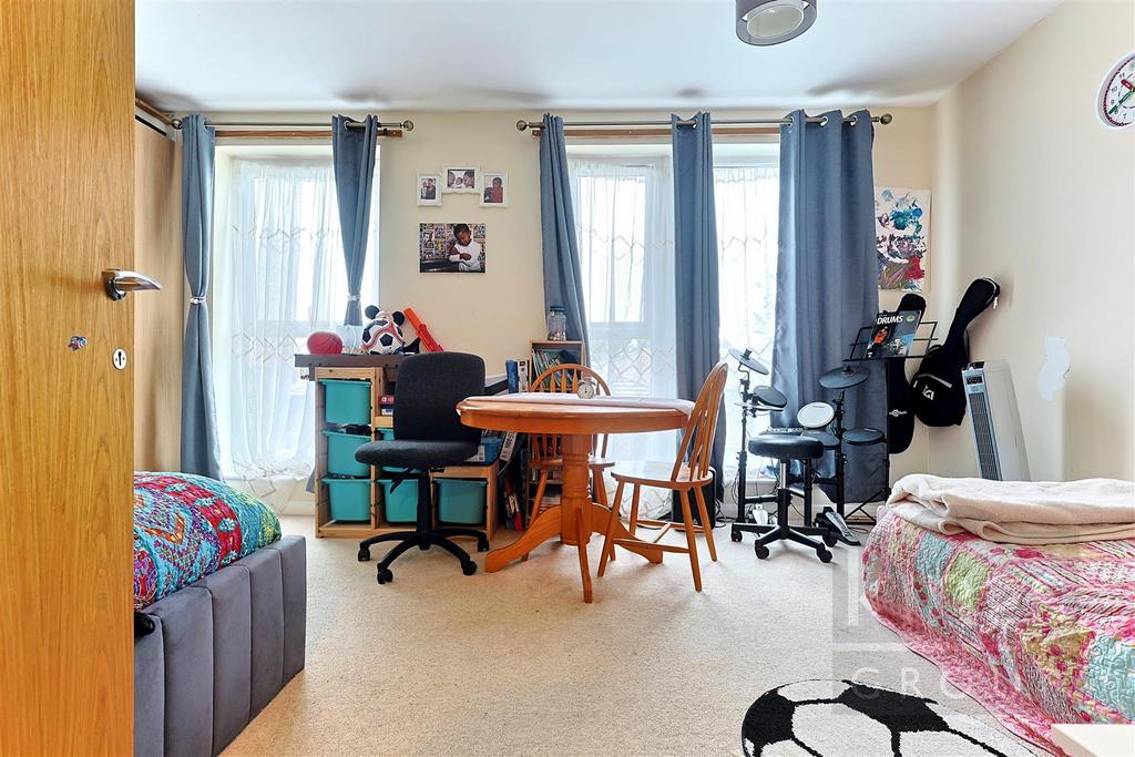 GI9 A67993 Potash House 1 Canning Sq Enfield EB1 4 B