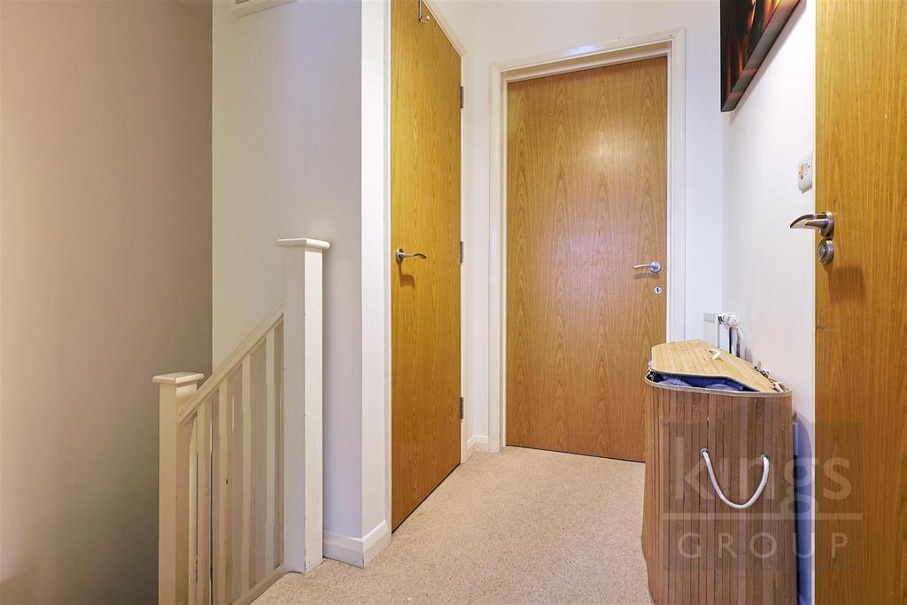 GI9 A67833 Potash House 1 Canning Sq Enfield EB1 4 B