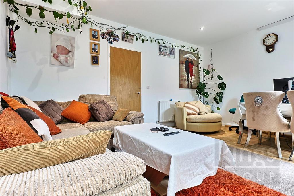GI9 A66873 Potash House 1 Canning Sq Enfield EB1 4 B