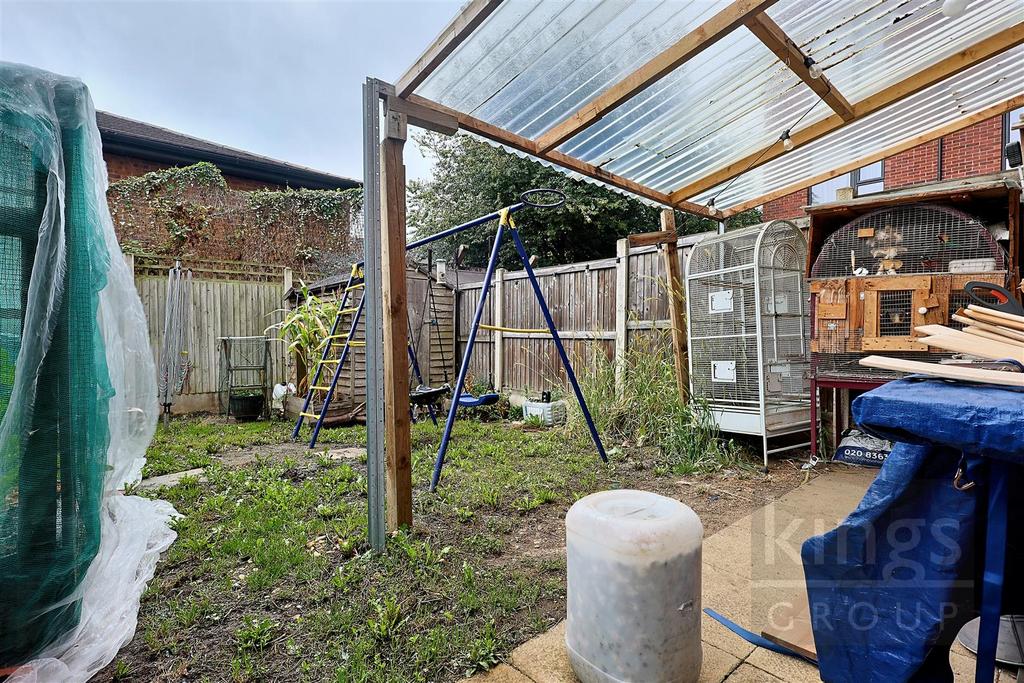 GI9 A66953 Potash House 1 Canning Sq Enfield EB1 4 B