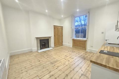 Studio to rent, Elgin Crescent, London W11