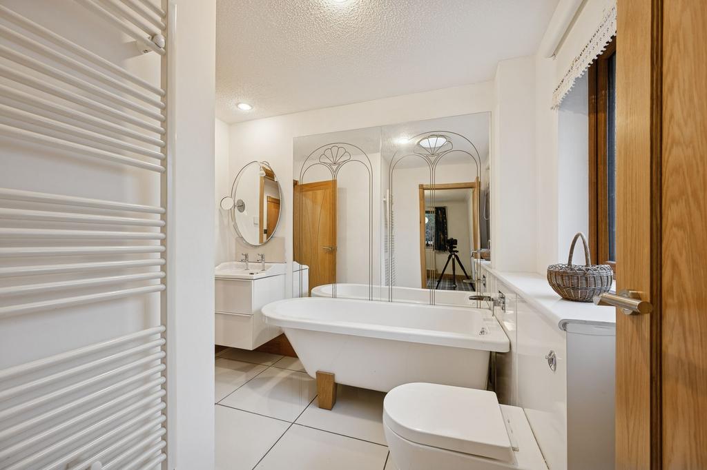 Jack &amp; Jill Bathroom