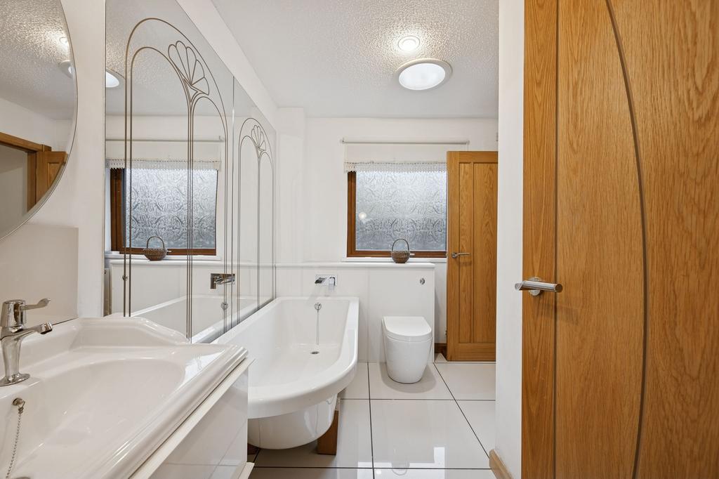 Jack &amp; Jill Bathroom