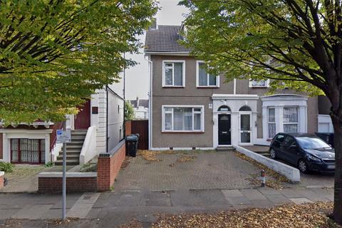 4 bedroom semi-detached house to rent, The Grove, Gravesend, Kent, DA12