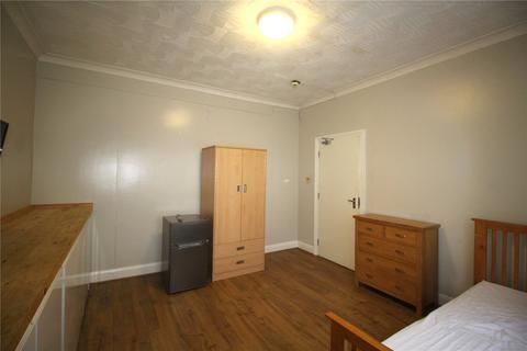 4 bedroom semi-detached house to rent, The Grove, Gravesend, Kent, DA12