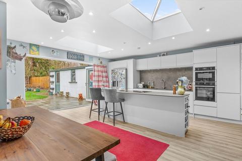 3 bedroom semi-detached house for sale, Grenville Avenue, Aylesbury HP22