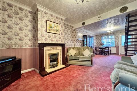 3 bedroom end of terrace house for sale, Wennington Road, Rainham, RM13