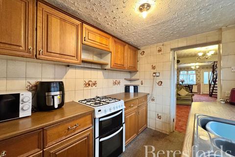 3 bedroom end of terrace house for sale, Wennington Road, Rainham, RM13