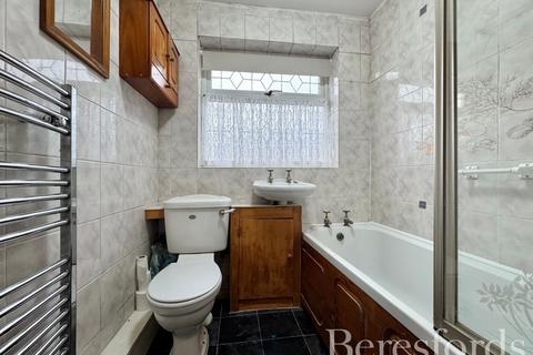 3 bedroom end of terrace house for sale, Wennington Road, Rainham, RM13