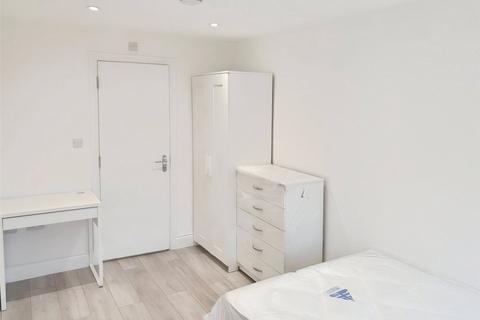 1 bedroom in a house share to rent, Corby Drive, Englefield Green, Egham, TW20