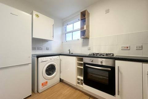 2 bedroom flat to rent, Rosendale Road, London SE24
