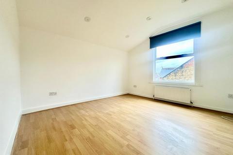 2 bedroom flat to rent, Rosendale Road, London SE24