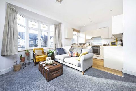 2 bedroom flat to rent, Wavertree Road, London SW2