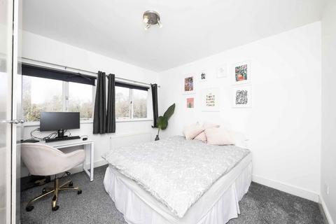 2 bedroom flat to rent, Wavertree Road, London SW2