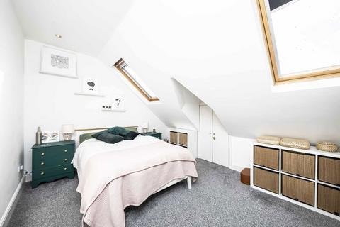 2 bedroom flat to rent, Wavertree Road, London SW2