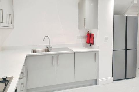 1 bedroom in a house share to rent, Corby Drive, Englefield Green, Egham, Surrey, TW20