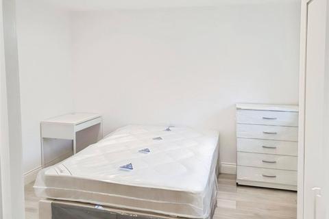 1 bedroom in a house share to rent, Corby Drive, Englefield Green, Egham, Surrey, TW20
