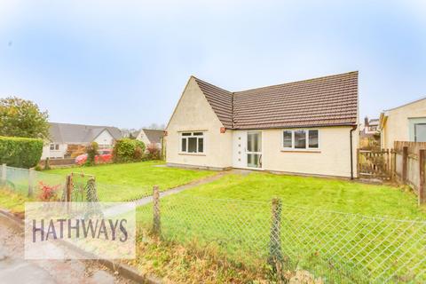 2 bedroom detached bungalow to rent, Cefn Close, Croesyceiliog, NP44
