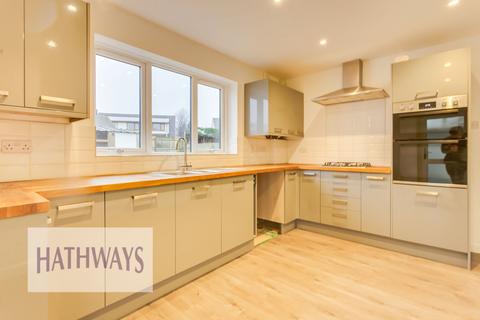 2 bedroom detached bungalow to rent, Cefn Close, Croesyceiliog, NP44