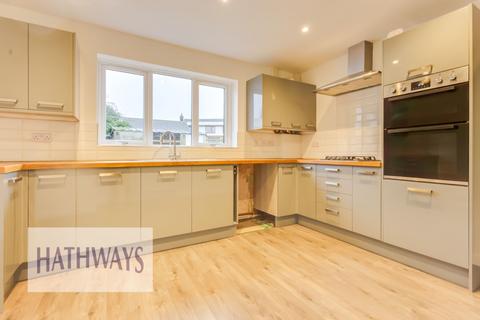 2 bedroom detached bungalow to rent, Cefn Close, Croesyceiliog, NP44