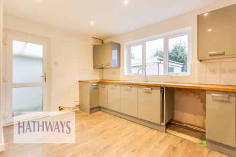 2 bedroom detached bungalow to rent, Cefn Close, Croesyceiliog, NP44