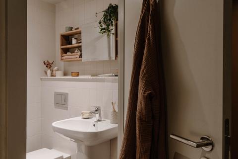 Studio to rent, Woodfield Road