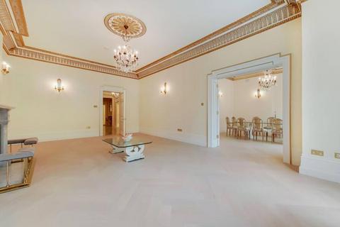 3 bedroom flat to rent, Kensington Gore, London SW7