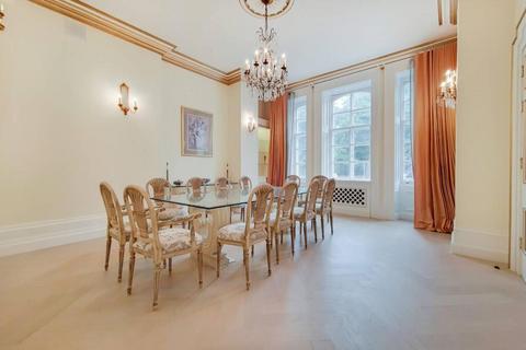 3 bedroom flat to rent, Kensington Gore, London SW7