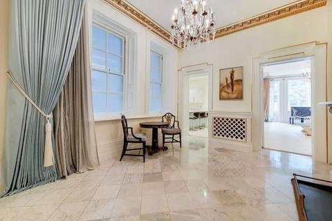 3 bedroom flat to rent, Kensington Gore, London SW7