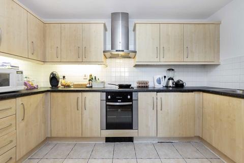 2 bedroom flat to rent, Boardwalk Place, London E14